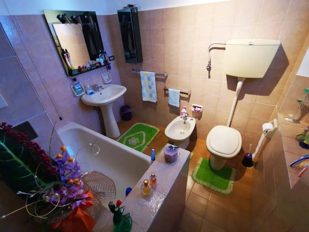 Bathrooms - Rear Terrace House in Tavoleto