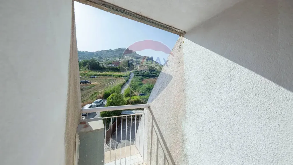 Balcon - Mansard Apartment in Historic Building, Enna