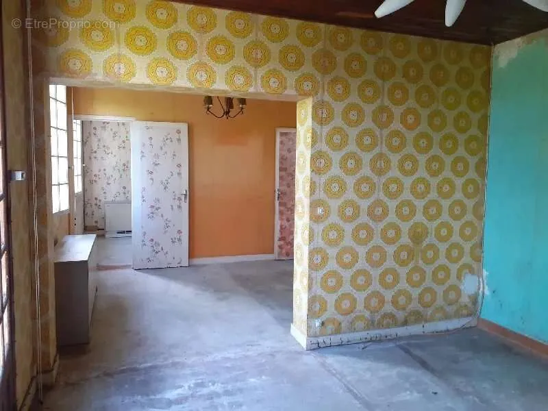 Stanze - Rustic Property with 5,000m² Land in Quiet Village