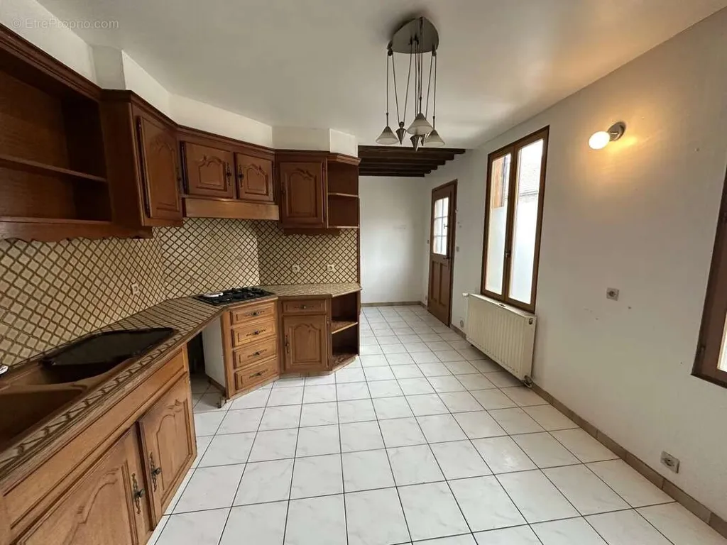 Cuisine - Bungalow de plain-pied avec cour à Harbonnières