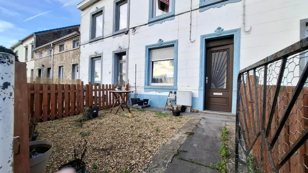 Exterior - House with Ample Parking in Braine-Le-Comte
