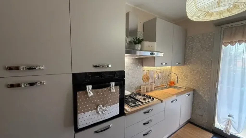Cucina - Rustic-Styled Apartment with Balcony in Suzzara