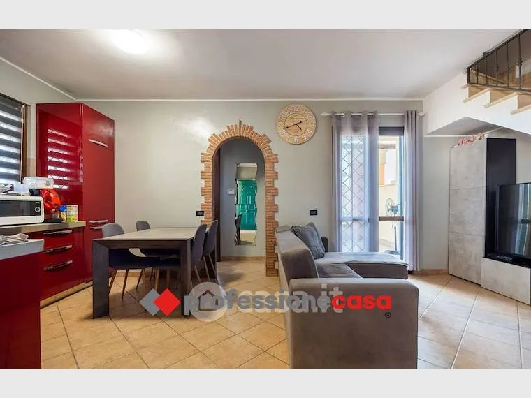 Soggiorno - Casa indipendente con giardino a Pomezia