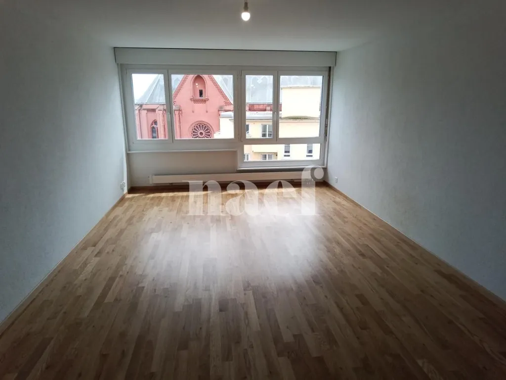 Pièces - 3-Bedroom Apartment with Balcony in Neuchâtel