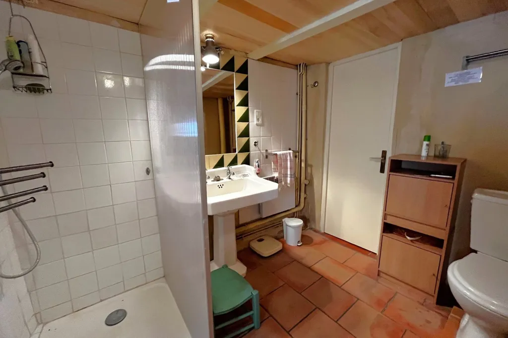 Salles de bain - Propriété en Pierre avec Piscine près de Gourdon