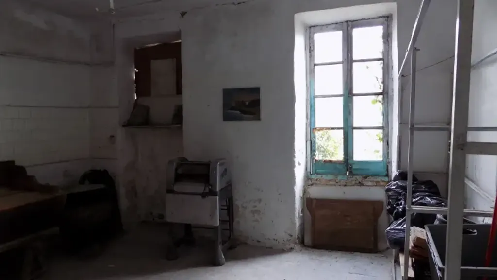 Pièces - Rustic Cottage for Renovation in Imperia