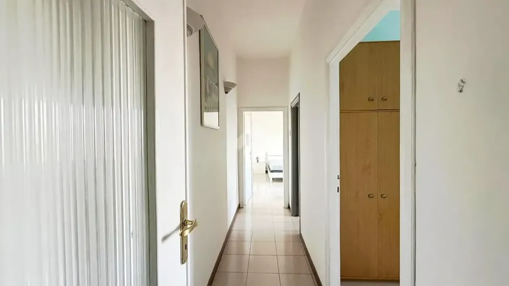 hallway_entrance