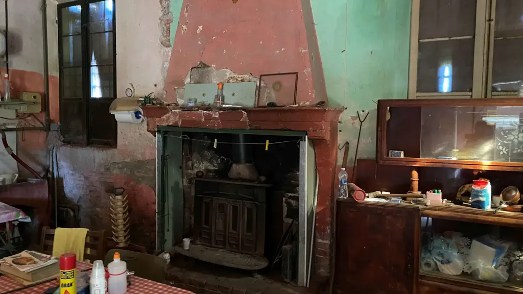 Séjour - Rustic Property with Land in Baggiovara, Modena