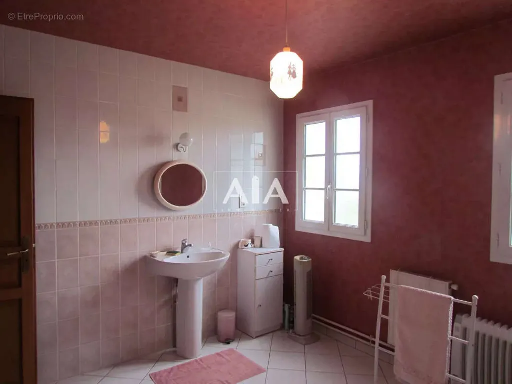 Salles de bain - Maison Atypique avec Vue sur Rivière à Ruffec