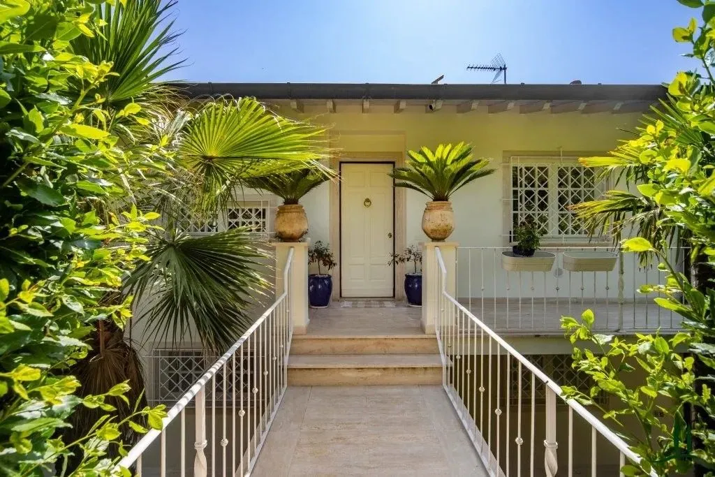 Terrace - Luxury Villa with Pool in Pietrasanta