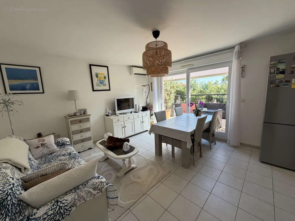 Séjour - Appartement T2 avec Terrasse au Dernier Étage à La Seyne-sur-Mer