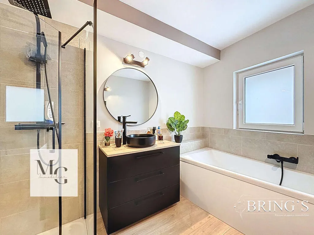 Bathrooms - Renovated 3-4 Bed Flat with Balcony in Erstein