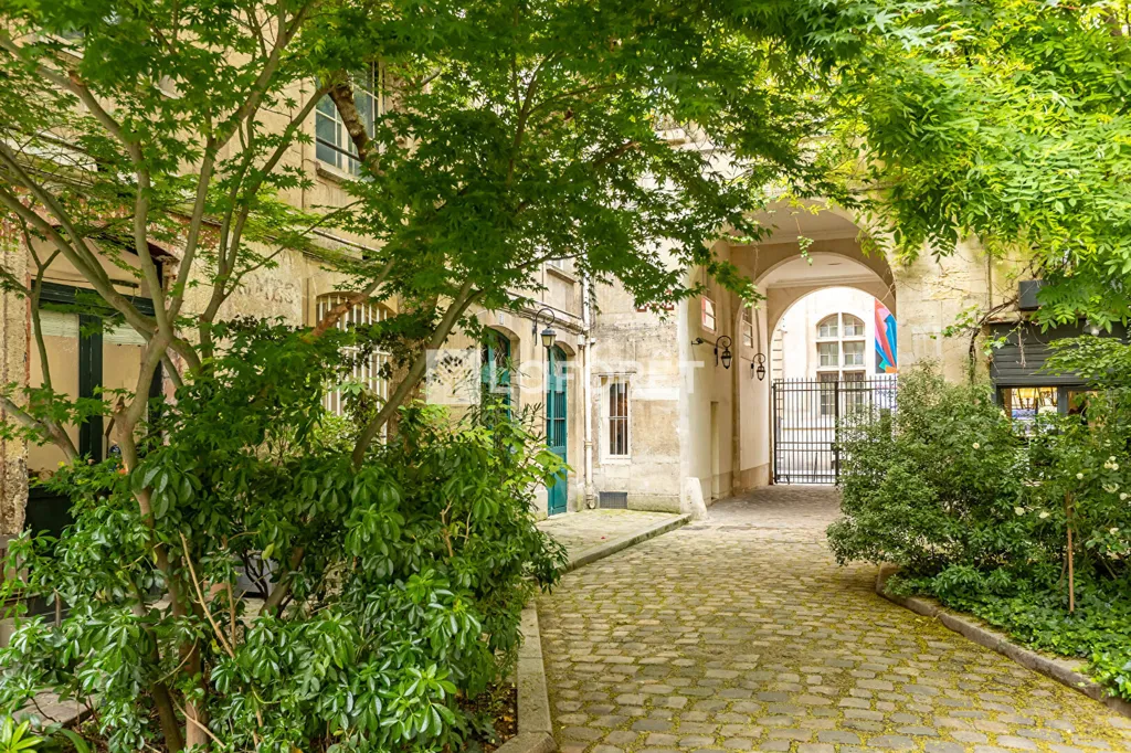 Aed - Renovated Flat with South-Facing View in Paris 3ème