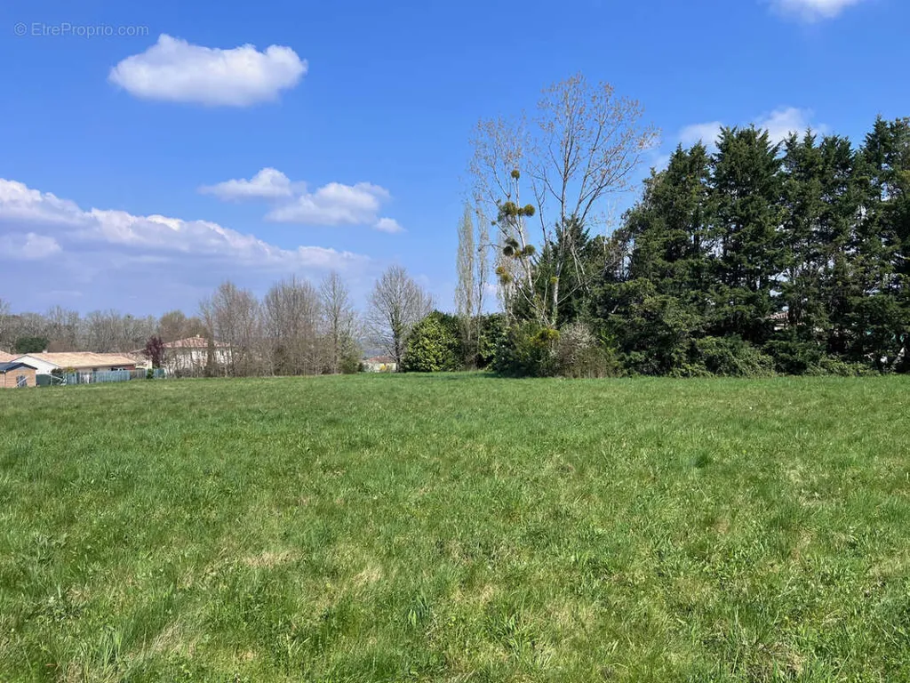 Giardino - Buildable Land with Division Potential in Boulazac