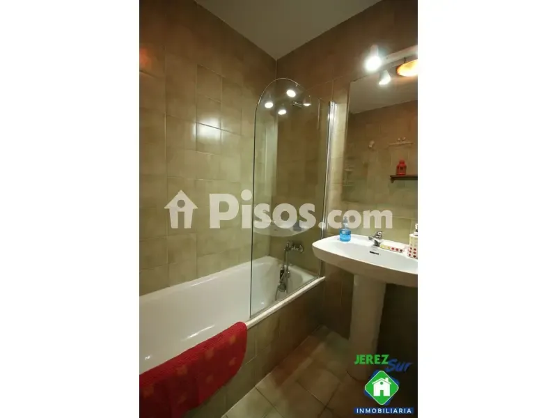 Salles de bain - Furnished Flat with Parking in Jerez Centre