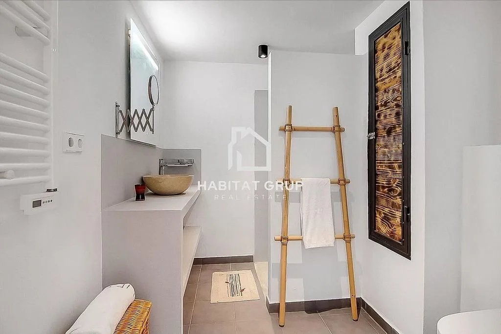 Vannitoad - Modern Apartment with Terrace in Cala Tarida