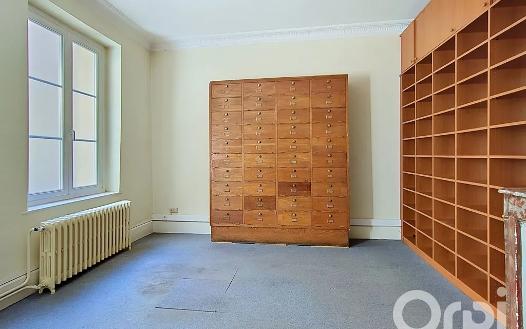 Bureau - Appartement T5 avec Cour Intérieure à Nancy
