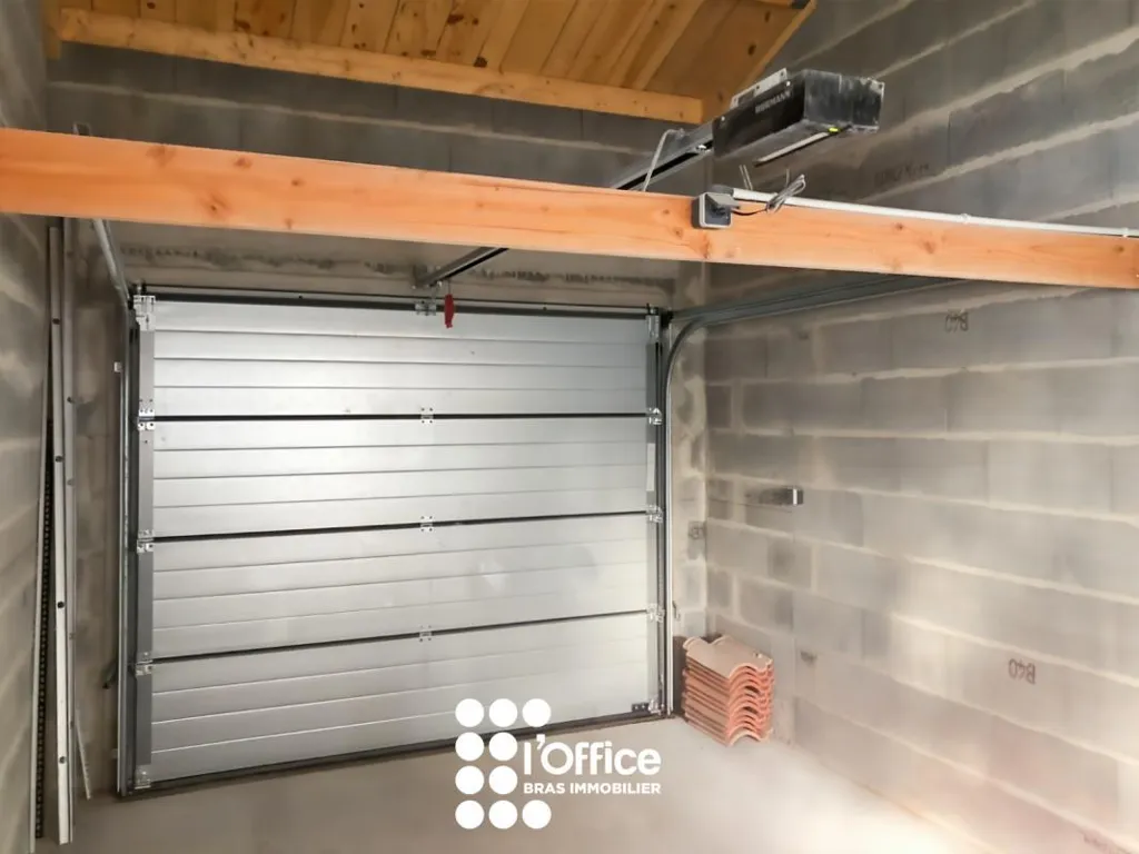 Garage - New Flat-Plan House with Terrace in Grosbreuil