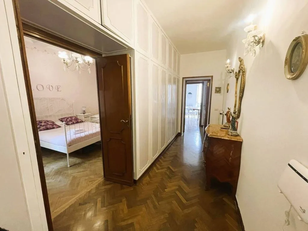 Esik - Luxury Flat with Balcony in Rome's Monti