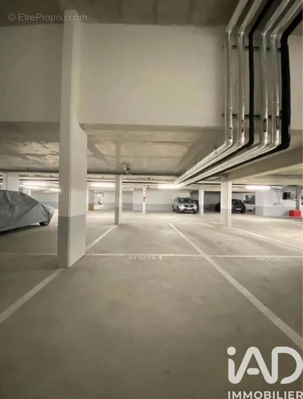 Garage - Parking Double Sécurisé à Vauréal