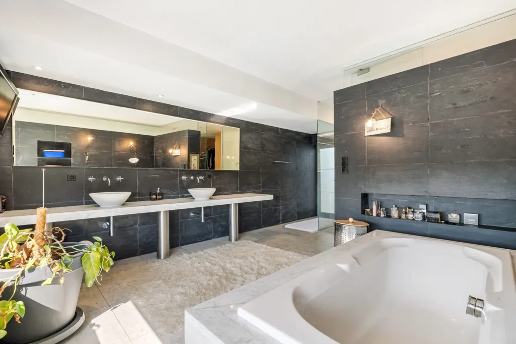 Salles de bain - Villa Luxueuse avec Piscine à Bilzen