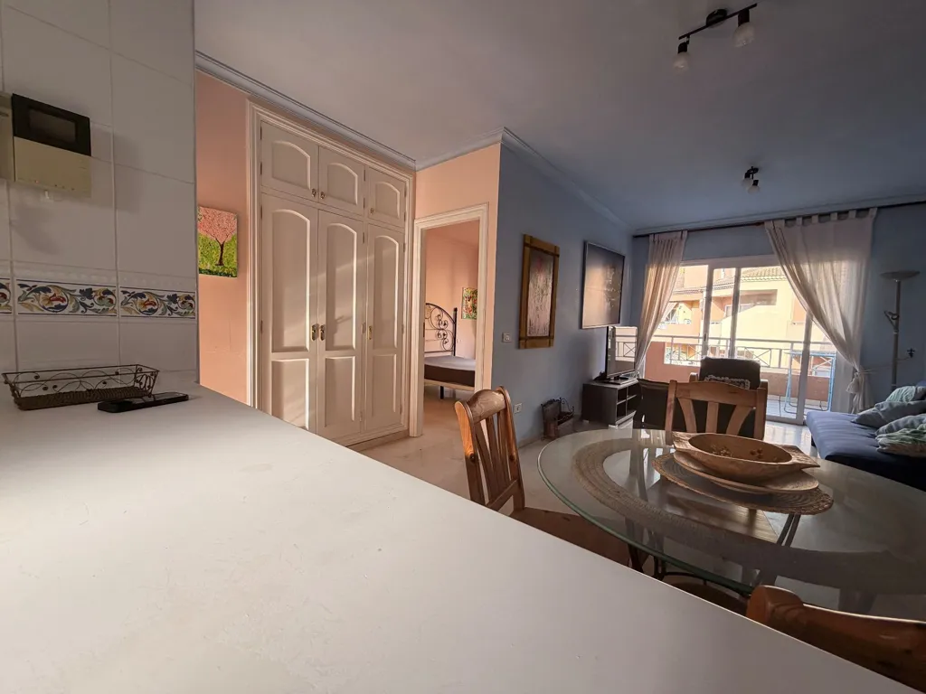 Söögituba - Renovated Apartment with Pool View in Las Arenas