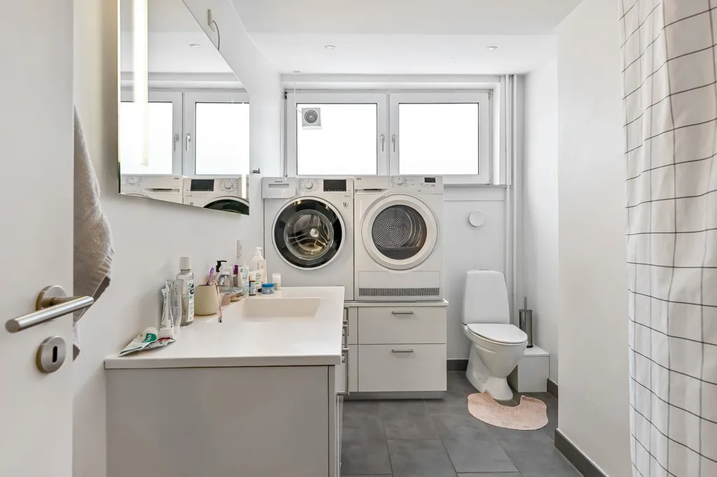 Vannitoad - 3-Bedroom Flat with Terrace in Herning