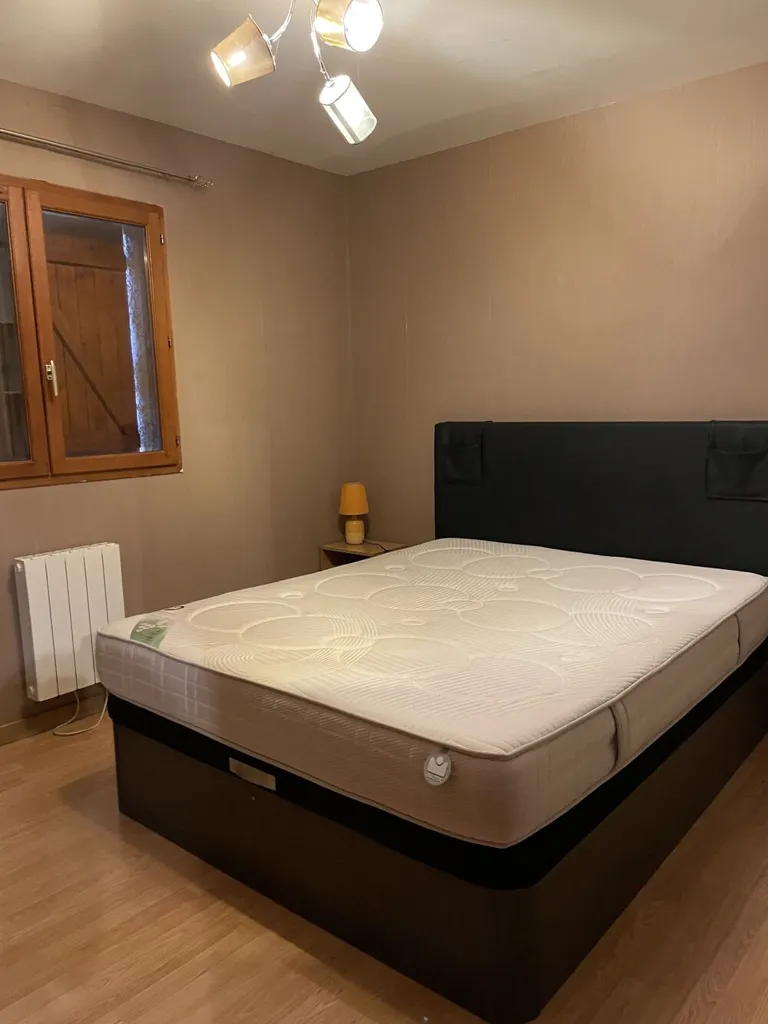 Chambres - Villa Meublée avec Piscine à Chabons