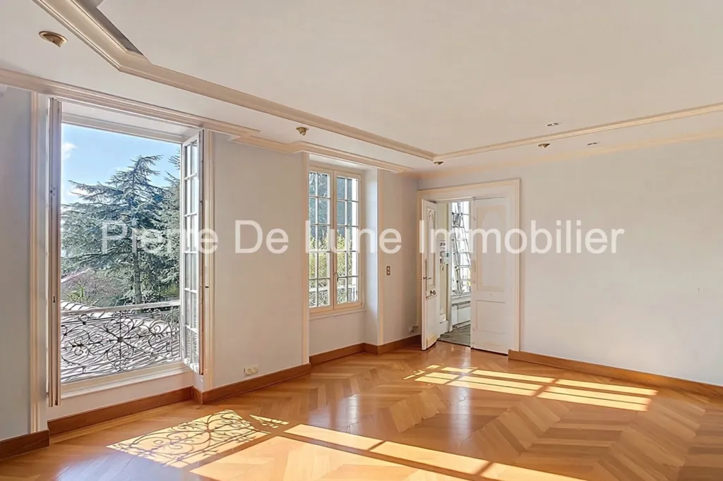 Soggiorno - Character House with Panoramic View in Caluire-et-Cuire