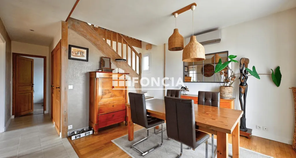 Söögituba - Three-Bedroom House with Subterranean Space in Osny