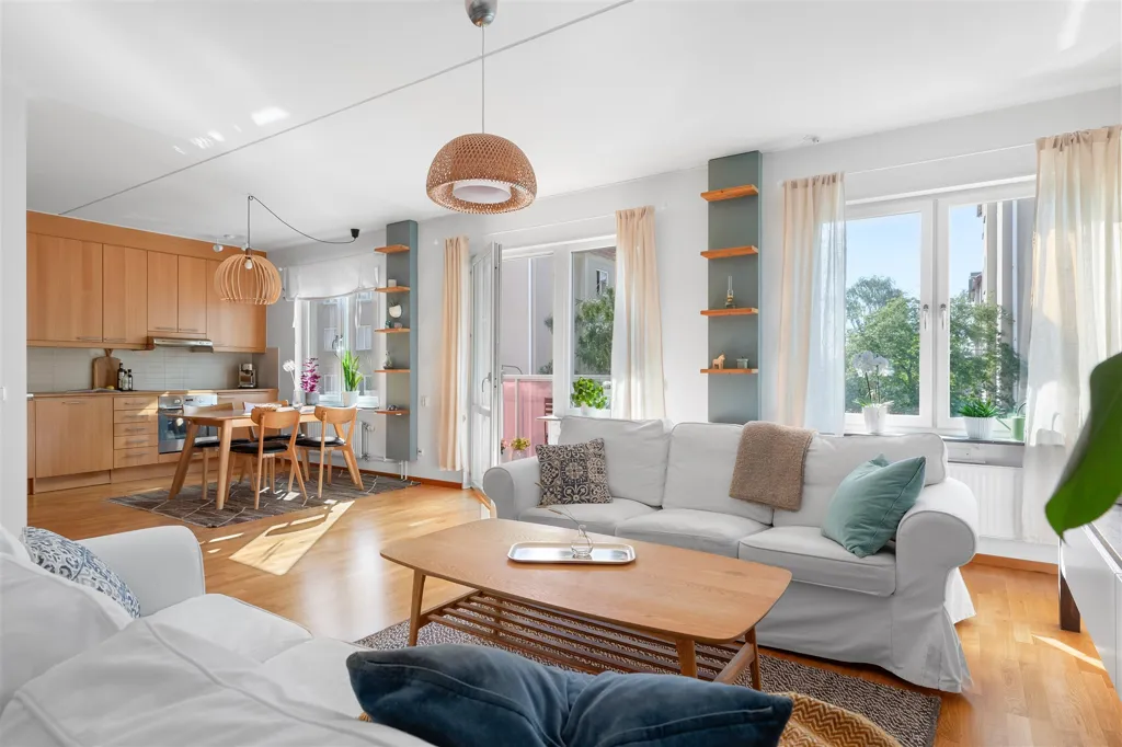 Séjour - Apartment with West-Facing Balcony in Central Sundbyberg