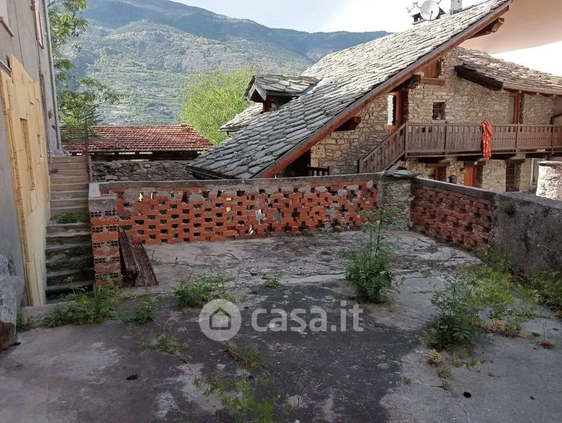 Aed - Semi-Detached House with Garden in Gressan