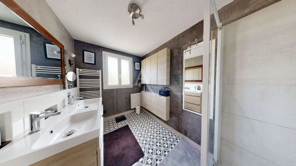 Vannitoad - Village House with Pool in Ouveillan