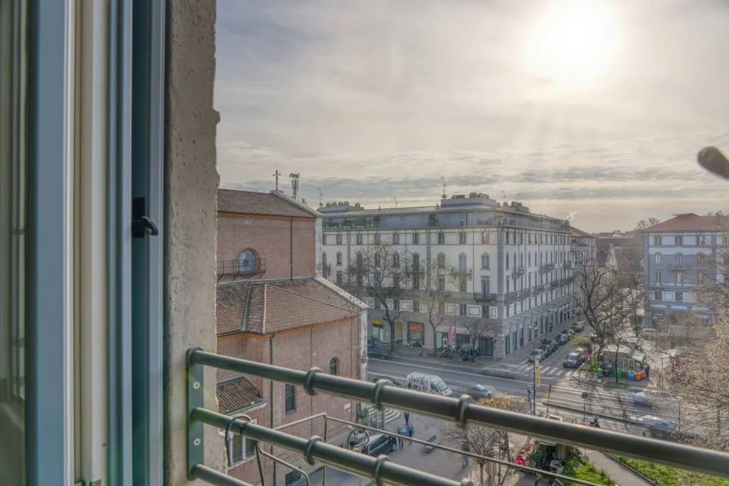 Balcon - Luxury Apartment with Triple Exposure in Milan