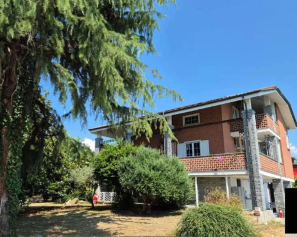Villa with Garden in Bosconero