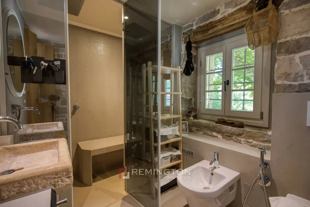 Vannitoad - Villa with Extensive Building Land in Central Istria