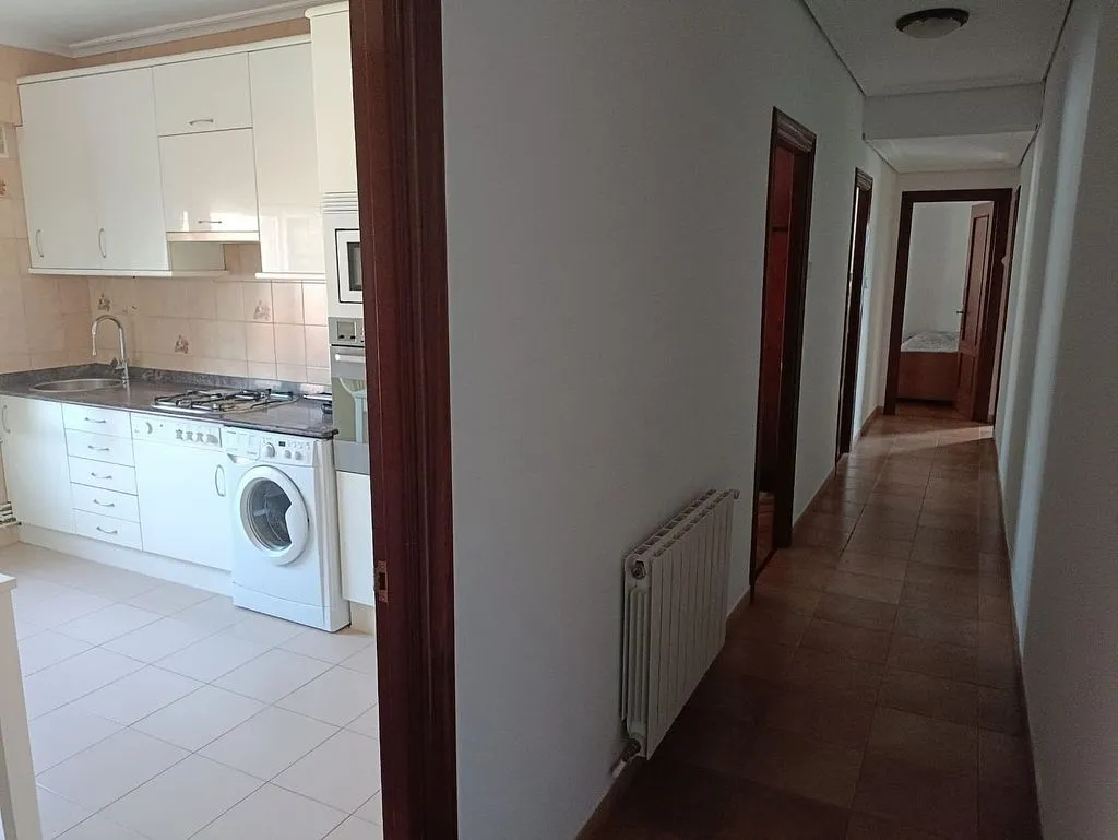 Cuisine - Apartment with Balcony in El Parque, Torrelavega
