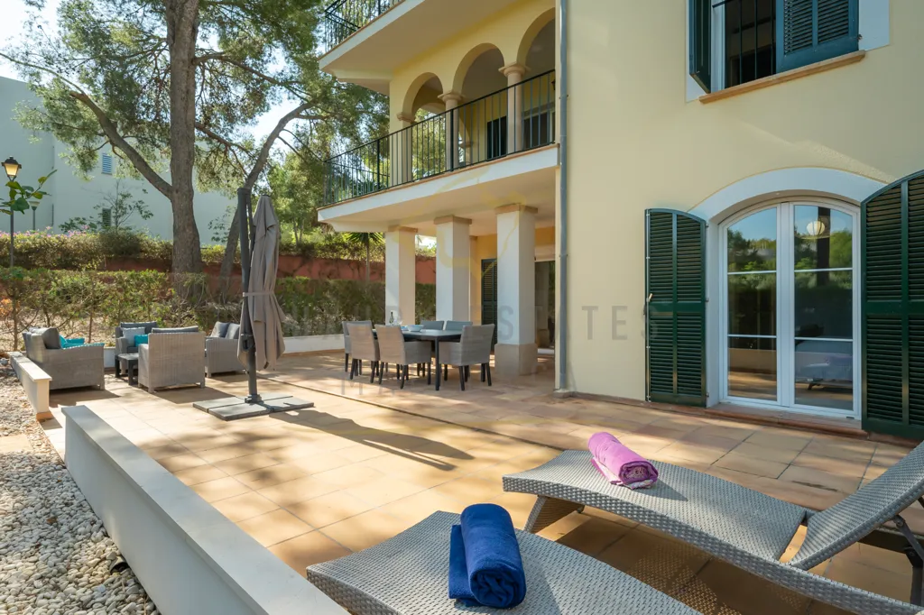 Terrass - Ground-floor Apartment with Garden in Bendinat