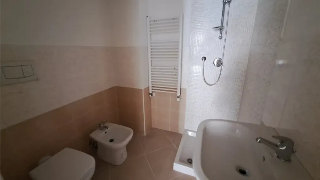 Vannitoad - Modern Apartment with Balcony in Aulla