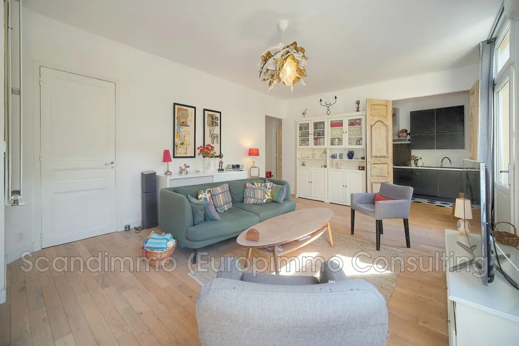 Living Room - Luxury Flat with Private Garden in Cannes