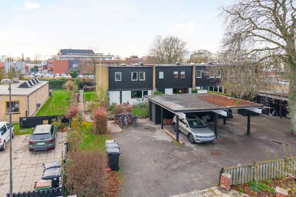 Vista aerea - Renovated 2-Storey House with Garden in Bellevue