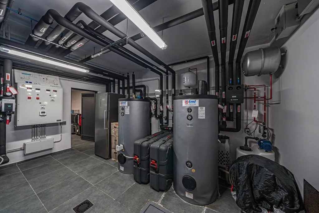Utility Room - 10-Bedroom Chalet with Pool in Guadalmina Baja