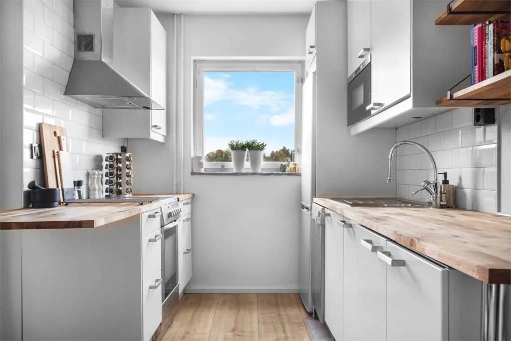 Cucina - Apartment with South-West Balcony in Tumba