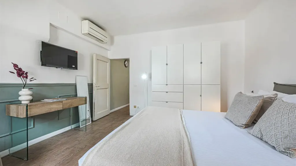 Bedrooms - Restored Apartment in Historic Florence