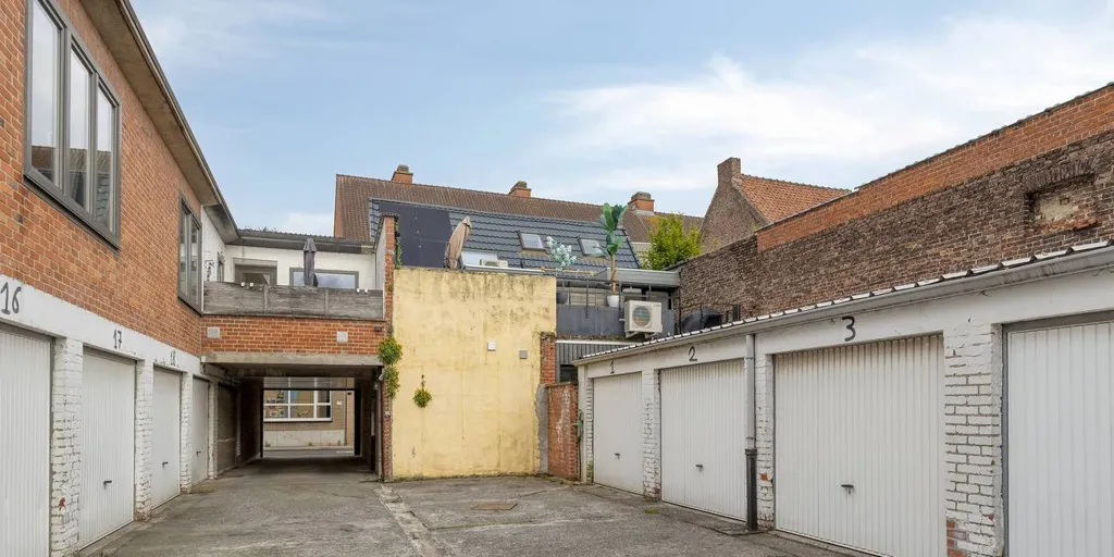 Esterno - Renovated Half-Open House in Izegem