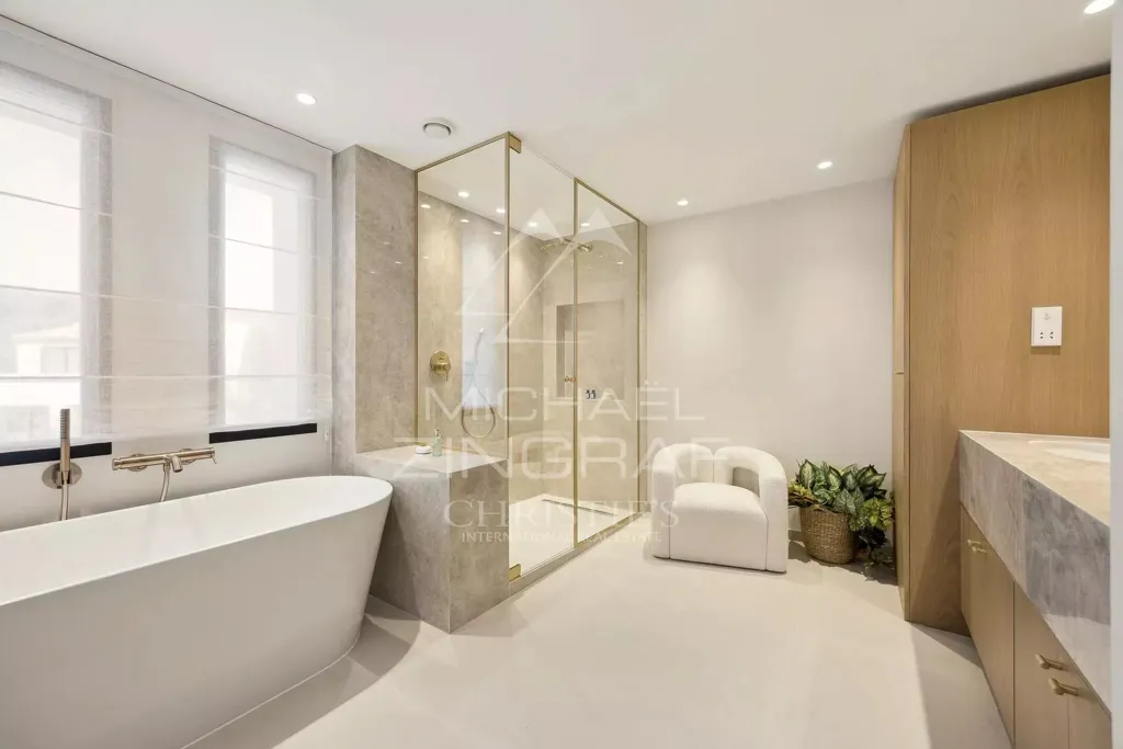 Salles de bain - Villa avec Vue Panoramique sur la Mer à SuperCannes