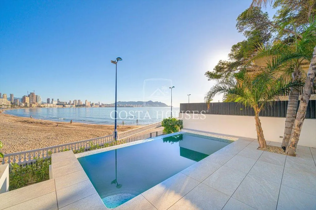 Pool - Luxury Penthouse with Sea View in Benidorm