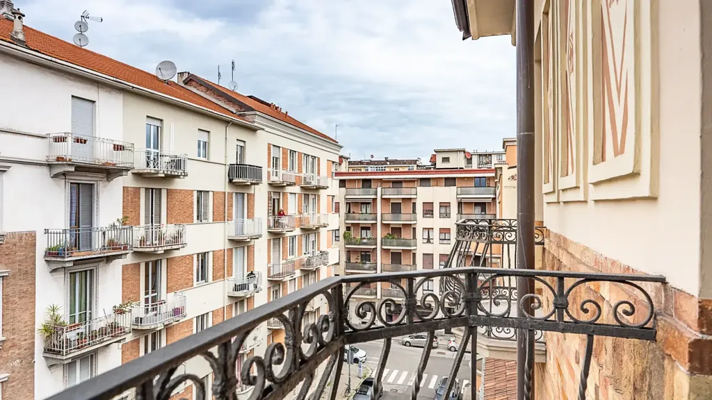 Balcone - Rustic-Style Apartment with Balcony in Turin