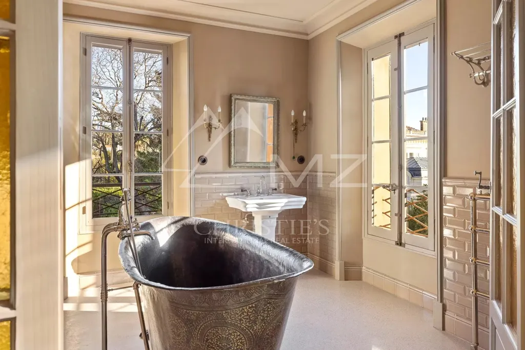 Vannitoad - Villa with Pool near Cannes Seafront