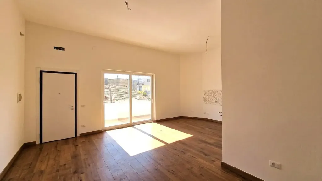Toad - Palazzo with Commercial Space in Mondragone